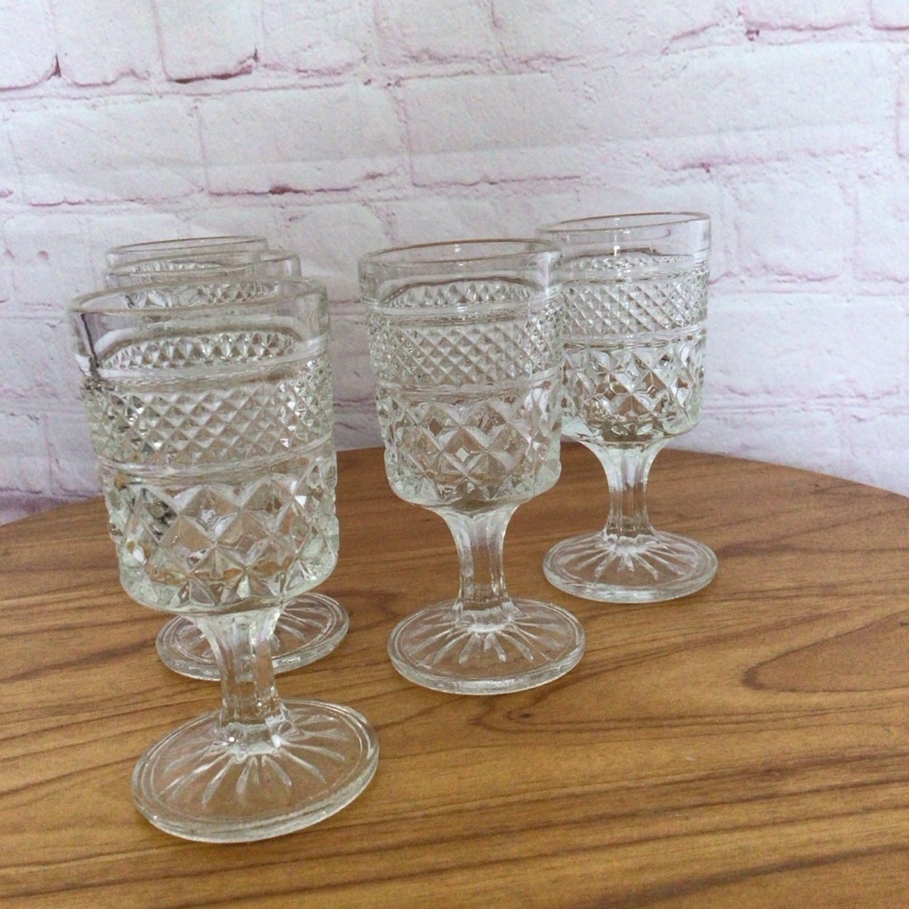 Vintage Anchor Hocking Wexford Wine Glasses - Set of 5 - Picture 3 of 7